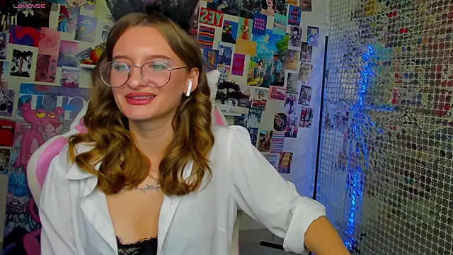Maryyy May online show from 09-30-25, 04:34