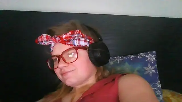 Moonolighta online show from 10-28-25, 09:57