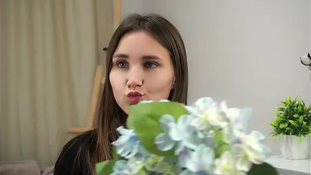 EthalFlowers online show from 10-12-25, 12:53