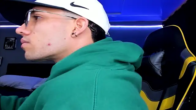 alexgiraldo   online show from 10-10-25, 12:26