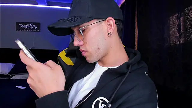 alexgiraldo   online show from 10-17-25, 04:20