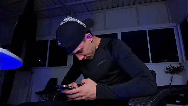 alexgiraldo   online show from 10-22-25, 02:34