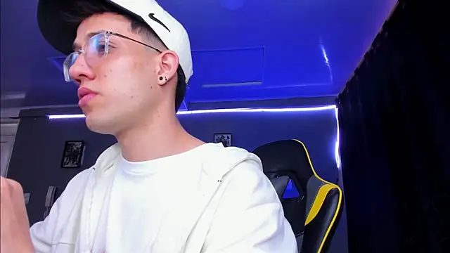 alexgiraldo   online show from 11-07-25, 12:16