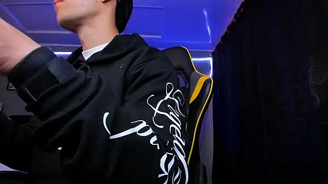 alexgiraldo   online show from 12-03-25, 11:52