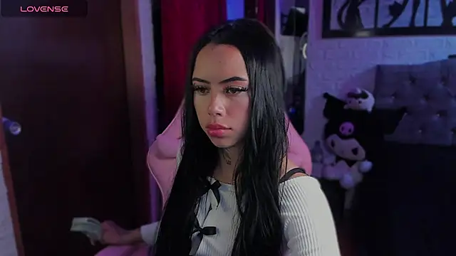 Snapshot of babee_04 chatting on 09-22-25, 06:32 babee 04 online show from 09-22-25, 06:32