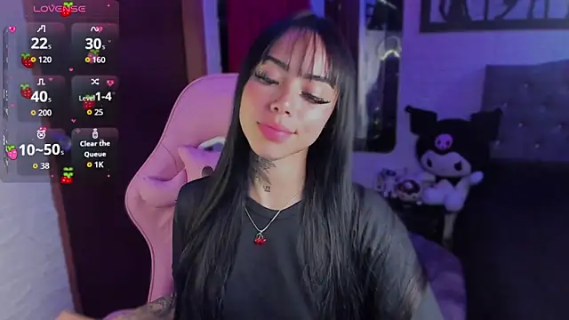 Snapshot of babee_04 chatting on 09-23-25, 07:17 babee 04 online show from 09-23-25, 07:17