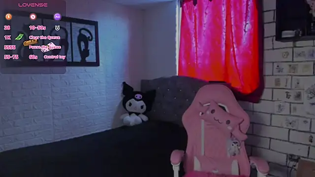 Snapshot of babee_04 chatting on 11-18-25, 07:07 babee 04 online show from 11-18-25, 07:07