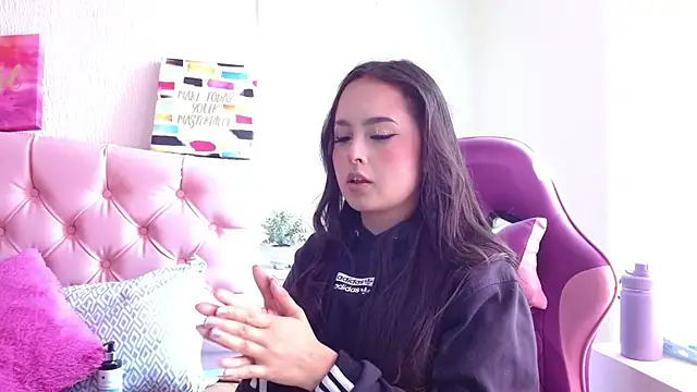 Emma-Flowers online show from 09-28-25, 07:19