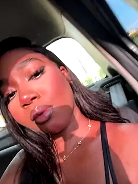 Snapshot of alisonn_moon chatting on 10-20-25, 09:26 alisonn moon online show from 10-20-25, 09:26