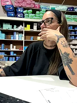 Snapshot of ferchule7 chatting on 12-17-25, 04:24 ferchule7 online show from 12-17-25, 04:24