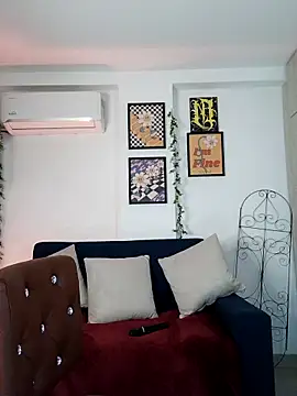 mishelkrave  online show from 10-09-25, 01:25