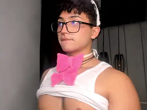 Snapshot of Valentin0_3 chatting on 10-31-25, 11:55 Valentin0 3 online show from 10-31-25, 11:55