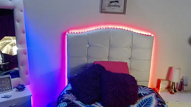 elapetitie online show from 10-17-25, 03:10