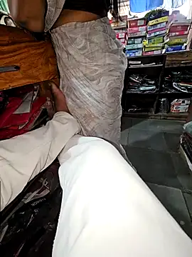 Snapshot of indianhotwife639 chatting on 10-15-25, 04:45 indianhotwife639 online show from 10-15-25, 04:45