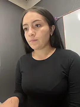 Snapshot of Alyha_Cortes chatting on 02-13-26, 02:24 Alyha Cortes online show from 02-13-26, 02:24