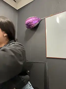 Snapshot of Alyha_Cortes chatting on 02-17-26, 01:18 Alyha Cortes online show from 02-17-26, 01:18