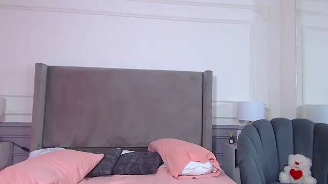 NatashaSilver online show from 11-18-25, 03:16