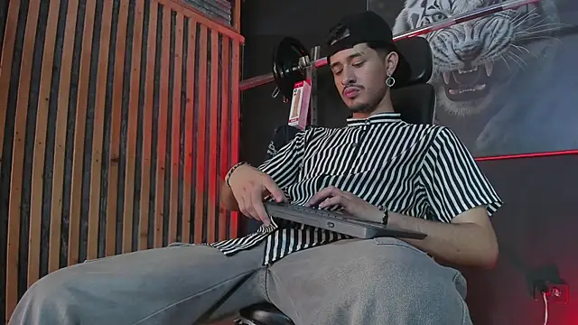 DimitriDeluxe online show from 11-08-25, 07:45