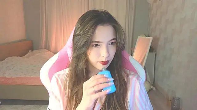 yuna sunshy online show from 11-14-25, 11:13