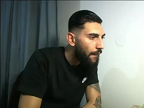 Snapshot of Alexgrc13 chatting on 10-13-25, 01:44 Alexgrc13 online show from 10-13-25, 01:44