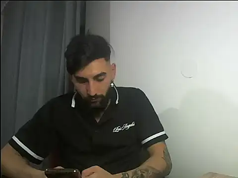 Snapshot of Alexgrc13 chatting on 10-18-25, 06:52 Alexgrc13 online show from 10-18-25, 06:52