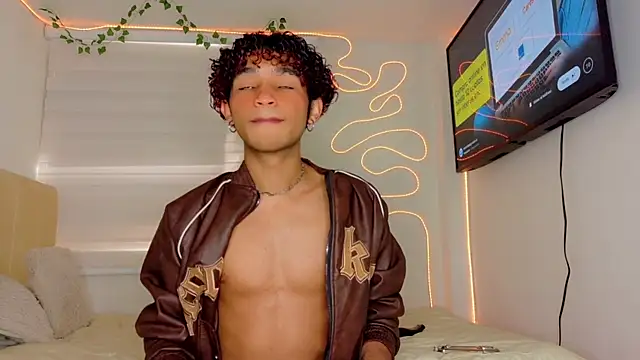 Snapshot of Aaron_Wiinter chatting on 09-20-25, 08:10 Aaron Wiinter online show from 09-20-25, 08:10