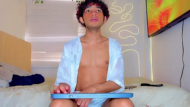 Snapshot of Aaron_Wiinter chatting on 09-23-25, 08:34 Aaron Wiinter online show from 09-23-25, 08:34