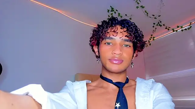 Snapshot of Aaron_Wiinter chatting on 11-06-25, 09:05 Aaron Wiinter online show from 11-06-25, 09:05