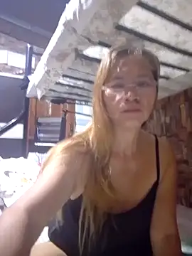 Snapshot of SexyHottMom chatting on 10-05-25, 08:40 SexyHottMom online show from 10-05-25, 08:40