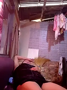 Snapshot of SexyHottMom chatting on 10-22-25, 12:33 SexyHottMom online show from 10-22-25, 12:33