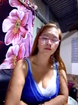 Snapshot of SexyHottMom chatting on 11-03-25, 12:28 SexyHottMom online show from 11-03-25, 12:28