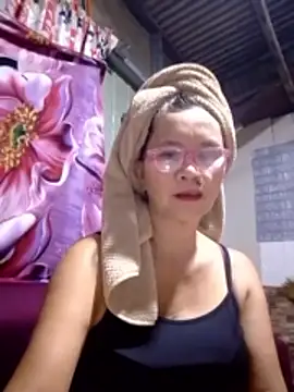 Snapshot of SexyHottMom chatting on 11-12-25, 10:15 SexyHottMom online show from 11-12-25, 10:15