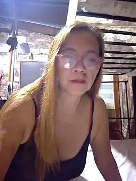 Snapshot of SexyHottMom chatting on 11-13-25, 12:26 SexyHottMom online show from 11-13-25, 12:26