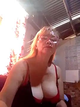 Snapshot of SexyHottMom chatting on 11-18-25, 11:37 SexyHottMom online show from 11-18-25, 11:37