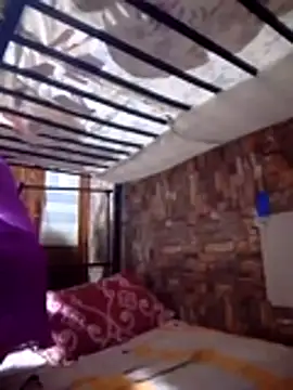 Snapshot of SexyHottMom chatting on 11-19-25, 04:29 SexyHottMom online show from 11-19-25, 04:29