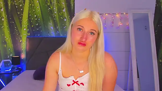 HollyTailors online show from 10-11-25, 05:28