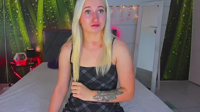 HollyTailors online show from 10-17-25, 12:08