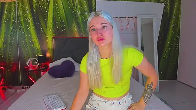 HollyTailors online show from 10-21-25, 05:30