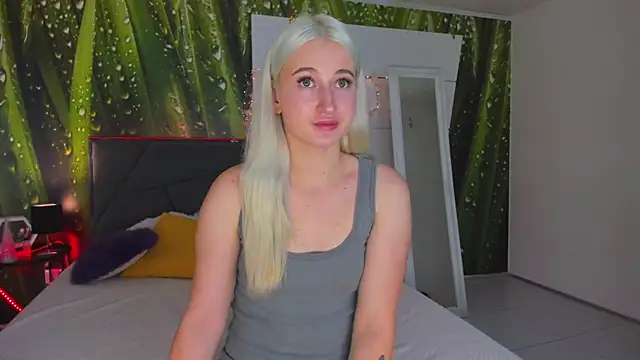 HollyTailors online show from 10-29-25, 01:02