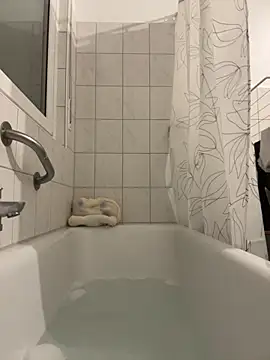 Emilia Mausi online show from 11-28-25, 08:55