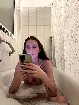 Emilia Mausi online show from 12-21-25, 07:43