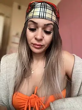 Snapshot of iSelena chatting on 11-26-25, 05:52 iSelena online show from 11-26-25, 05:52