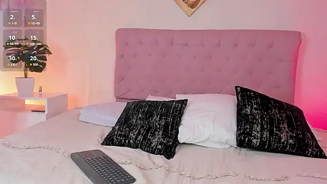 Aleexiiaa online show from 10-05-25, 02:04