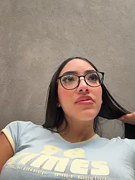 Snapshot of lissafeniix_ chatting on 03-29-26, 05:24 lissafeniix online show from 03-29-26, 05:24