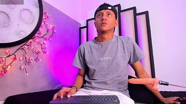  Leohot  online show from 10-18-25, 10:43