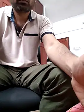 Snapshot of hairysub_india@xh chatting on 10-24-25, 10:00 hairysub indiaxh online show from 10-24-25, 10:00