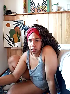 Snapshot of IVONNE_COLLINS33 chatting on 10-28-25, 03:04 IVONNE COLLINS33 online show from 10-28-25, 03:04