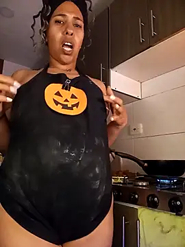 Snapshot of IVONNE_COLLINS33 chatting on 10-30-25, 03:19 IVONNE COLLINS33 online show from 10-30-25, 03:19