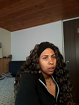 Snapshot of IVONNE_COLLINS33 chatting on 11-06-25, 02:40 IVONNE COLLINS33 online show from 11-06-25, 02:40