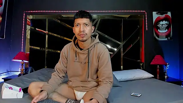 Snapshot of AxelAndJeremy chatting on 11-22-25, 02:54 AxelAndJeremy online show from 11-22-25, 02:54